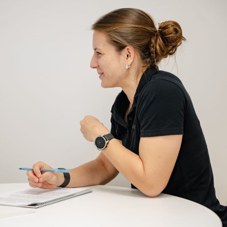 Dietetyk sportowy w Reactive Warszawa Ursus omawia bezpieczną suplementację wspierającą regenerację po kontuzji.